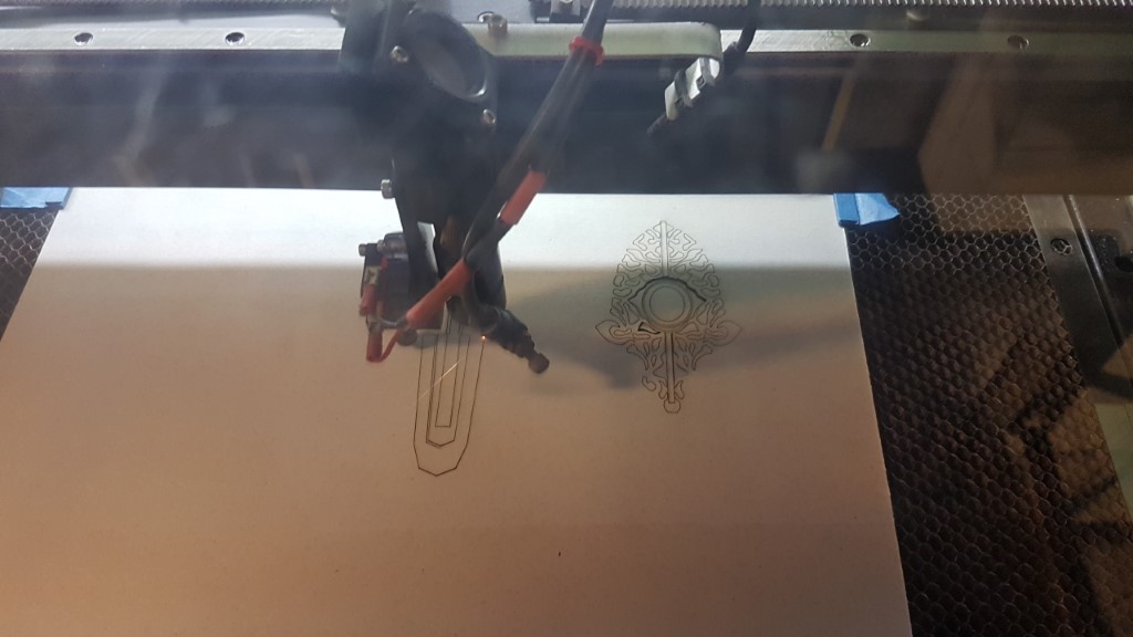 Test laser cut in thin cardboard