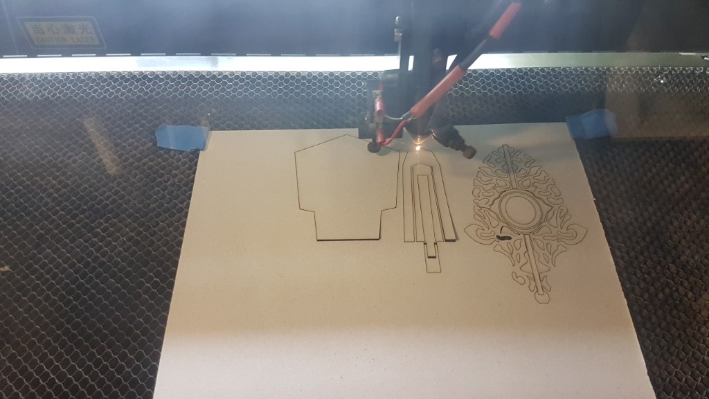 Test laser cut in thin cardboard