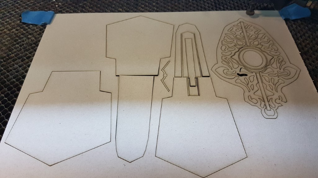 Test laser cut in thin cardboard