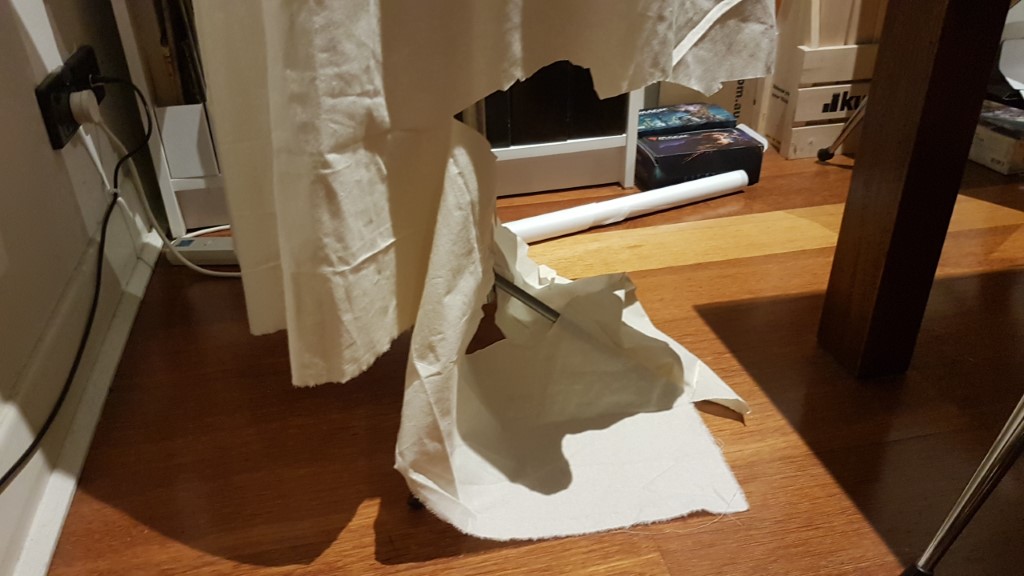 Roughly cutting the hem