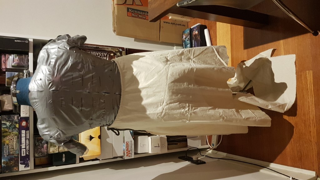 Roughly cutting the hem