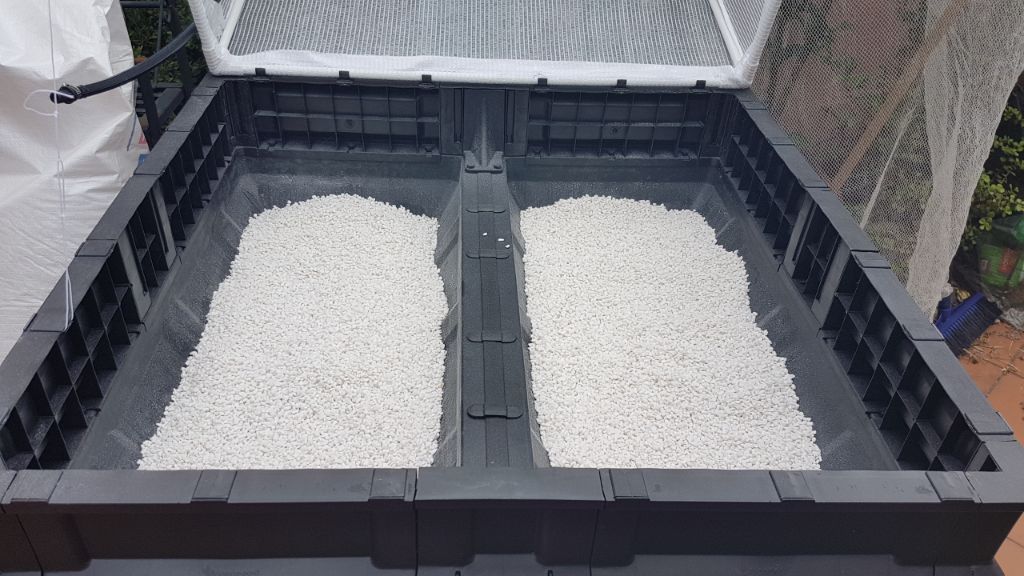 Perlite in the reservoir